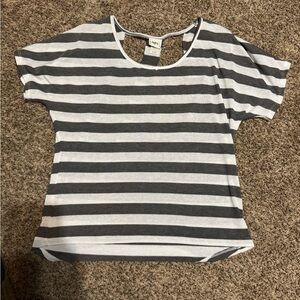 Daytrip White and Gray Cut Out T-Shirt from the buckle